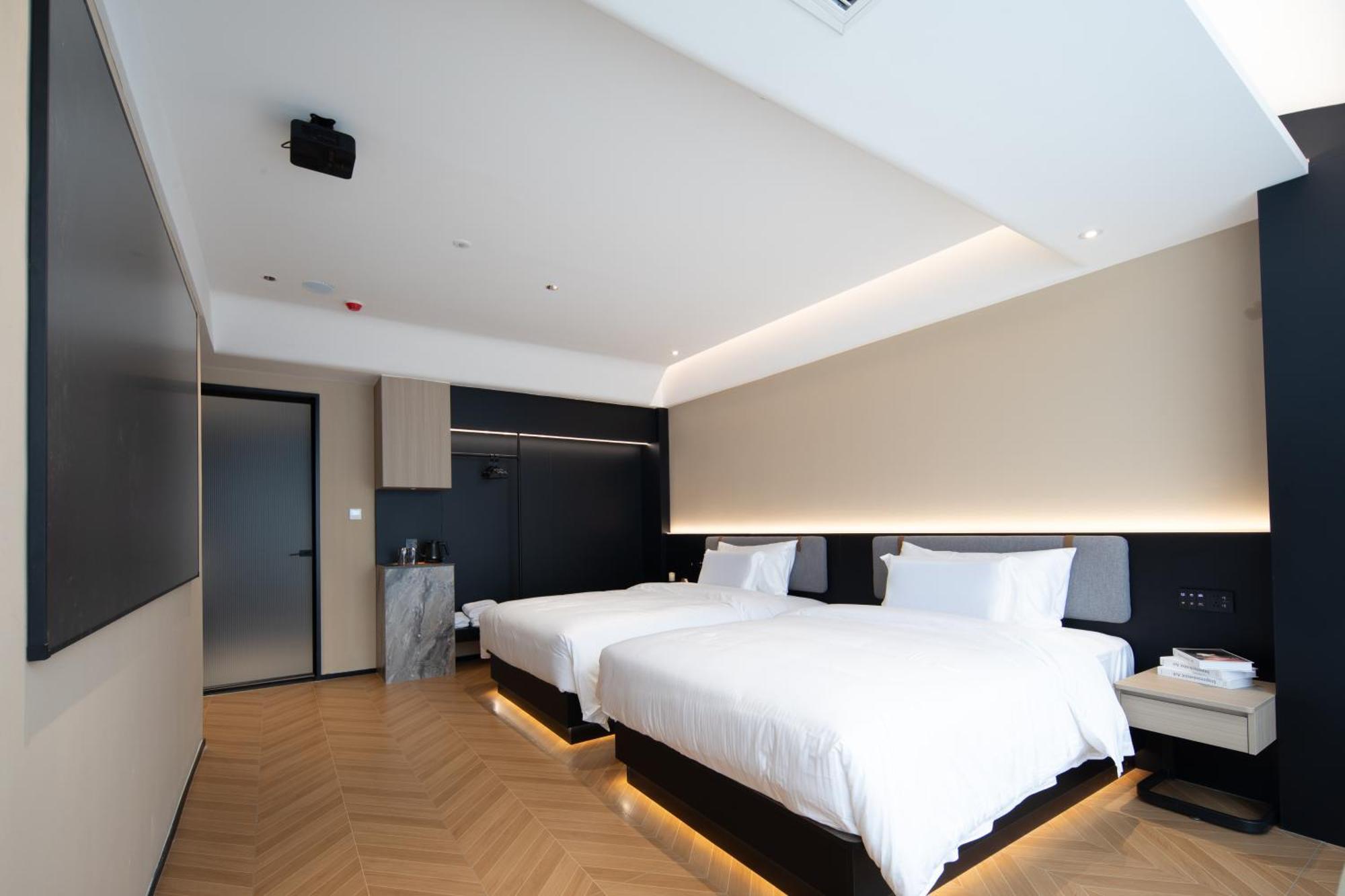 See You Soon At The Ritz Rose Summer Hotel Sanya Exterior foto